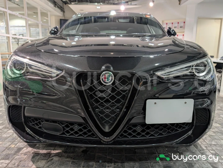 Alfa Romeo Stelvio Black