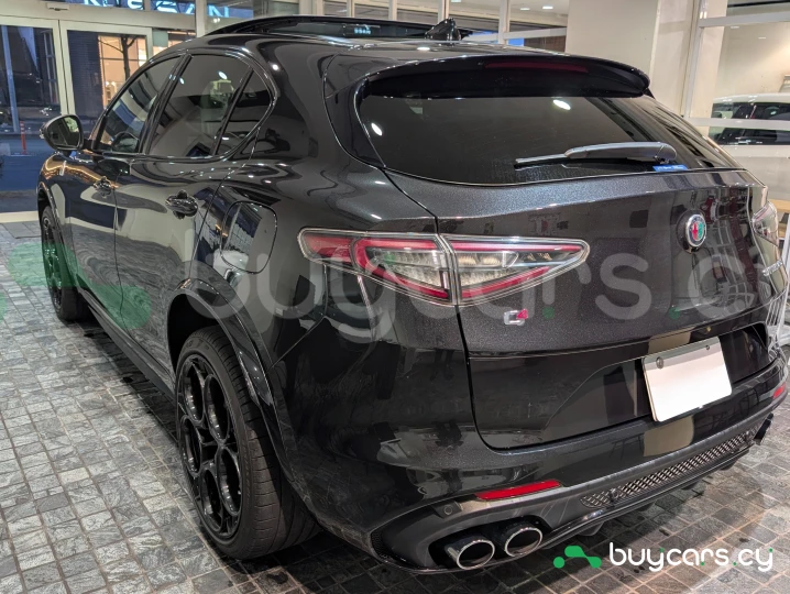 Alfa Romeo Stelvio Black