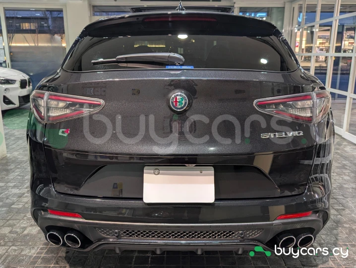 Alfa Romeo Stelvio Black