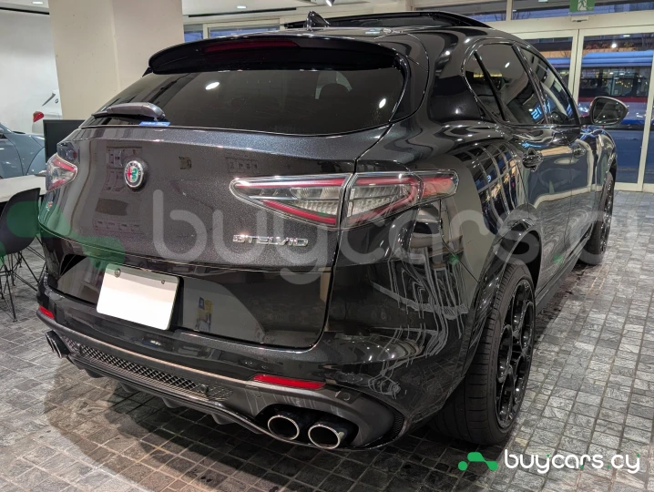 Alfa Romeo Stelvio Black