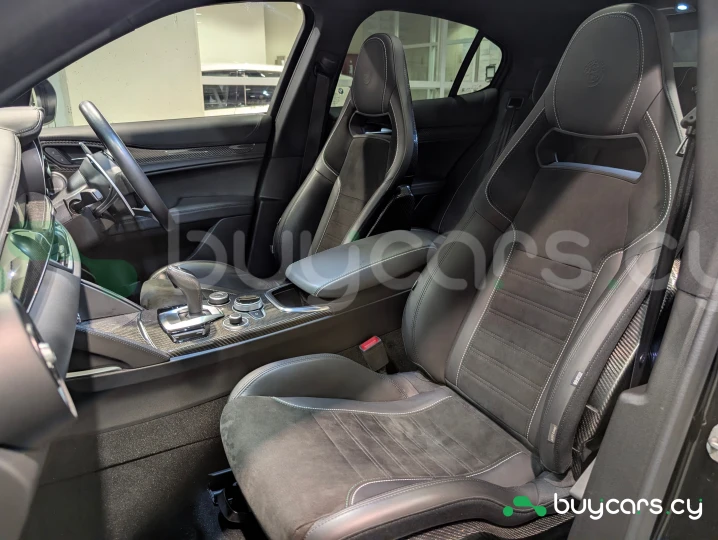 Alfa Romeo Stelvio Black