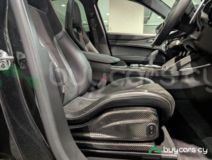 Alfa Romeo Stelvio Black