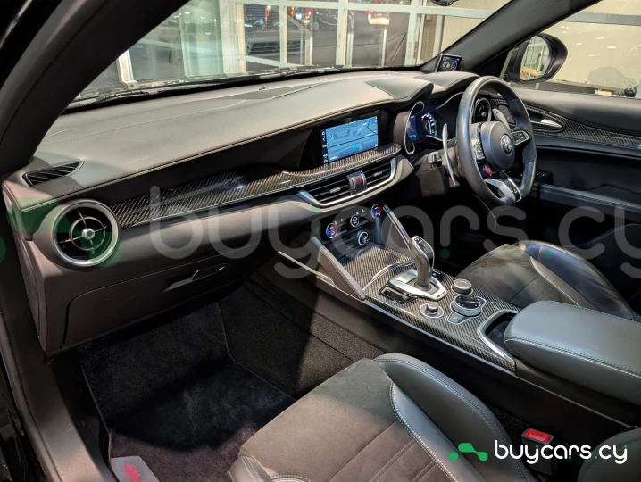 Alfa Romeo Stelvio Black