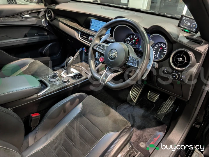 Alfa Romeo Stelvio Black