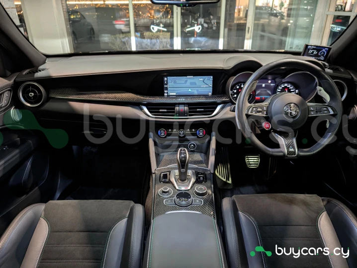 Alfa Romeo Stelvio Black