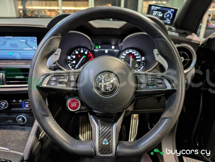 Alfa Romeo Stelvio Black