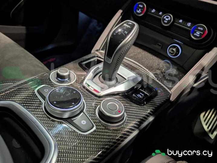 Alfa Romeo Stelvio Black