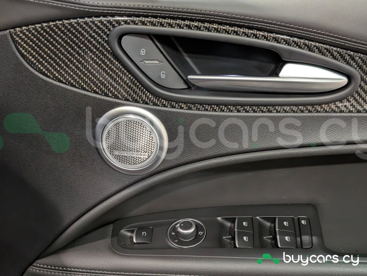 Alfa Romeo Stelvio Black