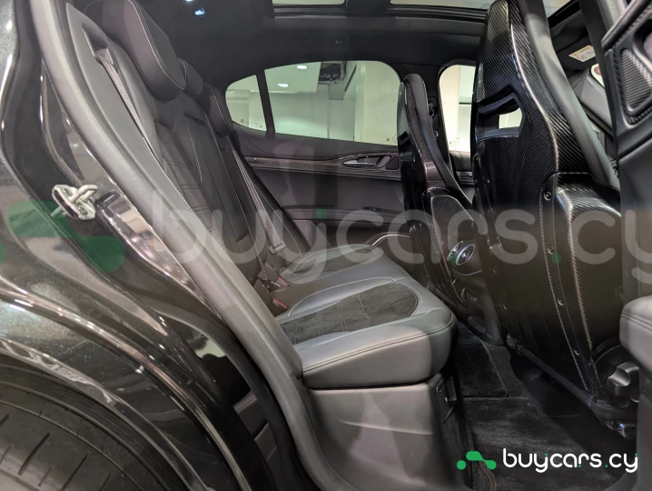 Alfa Romeo Stelvio Black