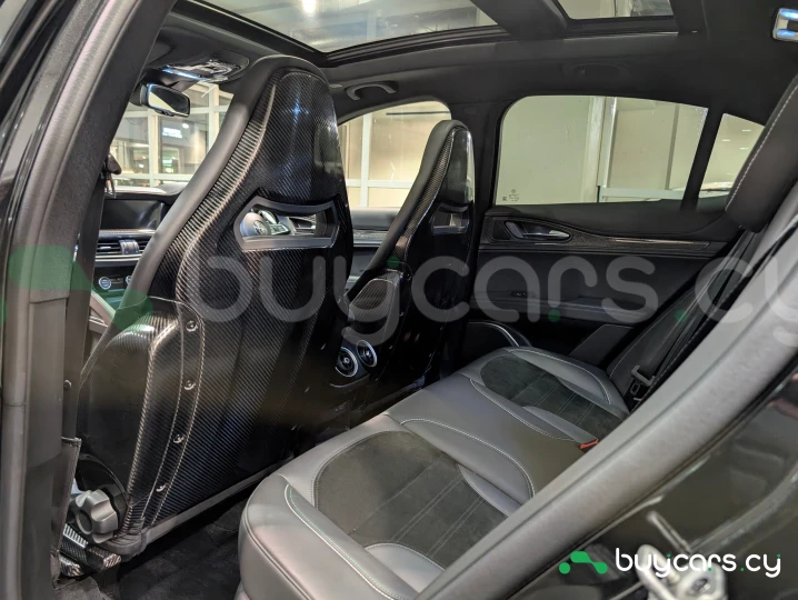 Alfa Romeo Stelvio Black