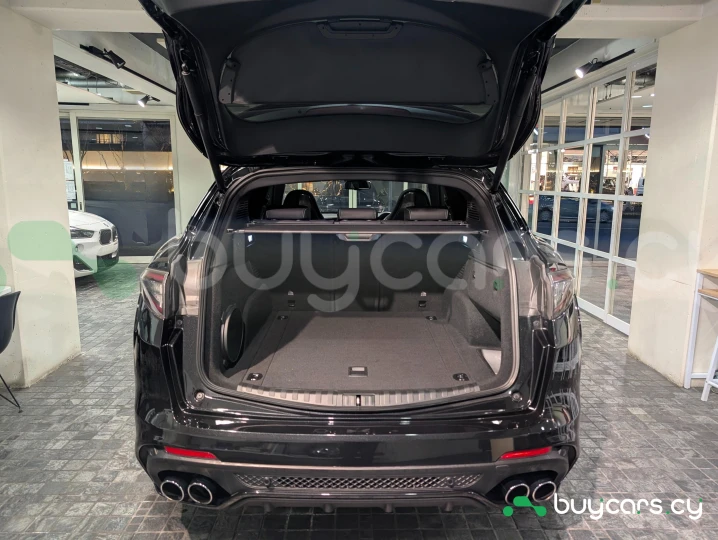 Alfa Romeo Stelvio Black