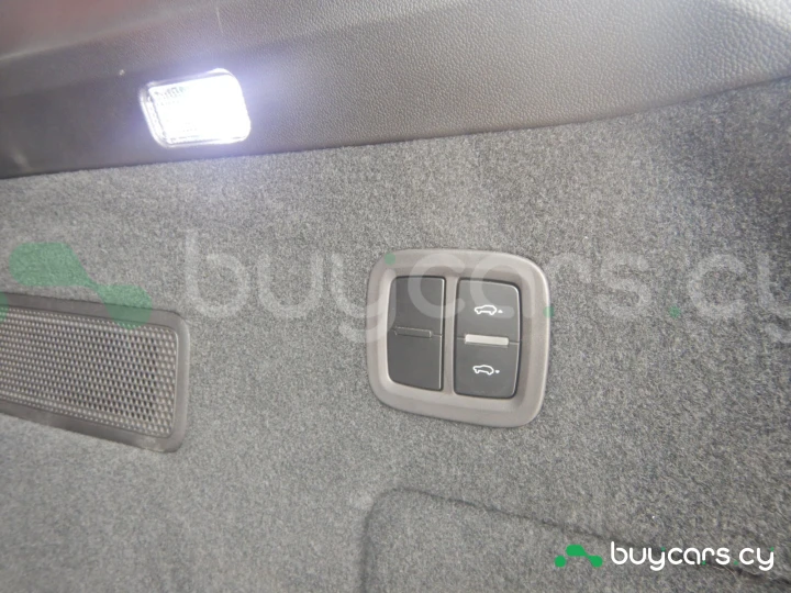 Porsche Cayenne White