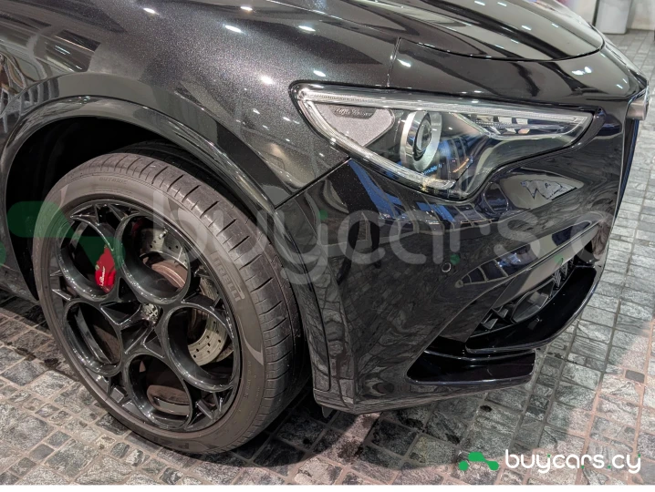 Alfa Romeo Stelvio Black