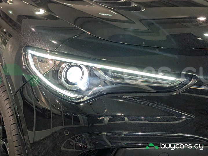 Alfa Romeo Stelvio Black