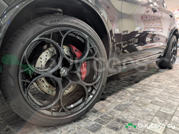 Alfa Romeo Stelvio Black