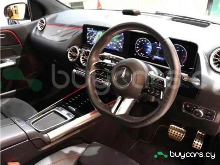 Mercedes B-class Pink