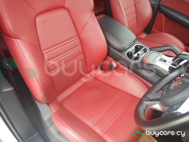 Porsche Cayenne White