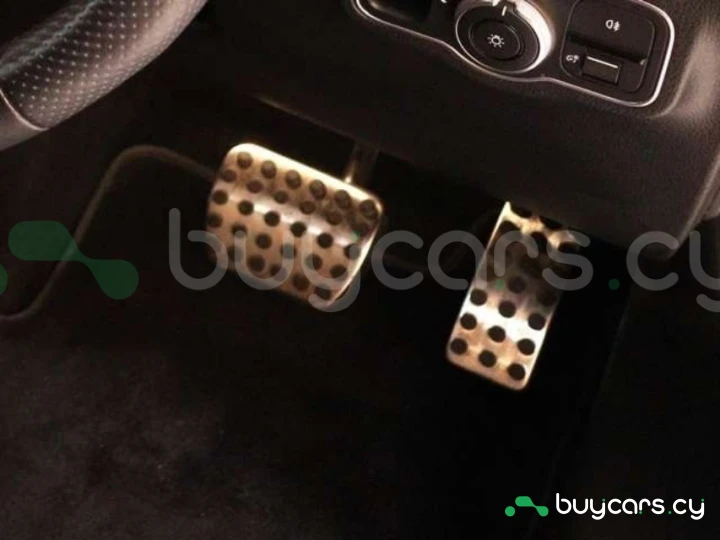 Mercedes B-class Pink