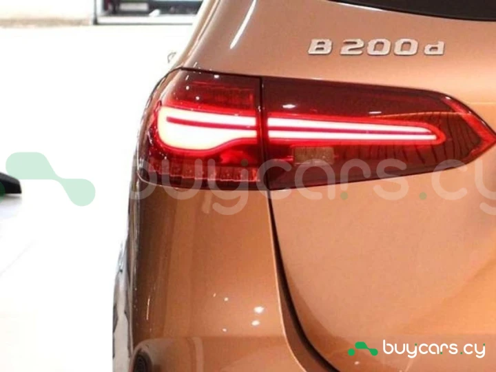 Mercedes B-class Pink