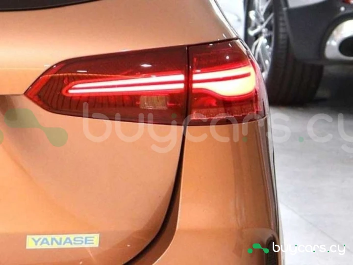 Mercedes B-class Pink