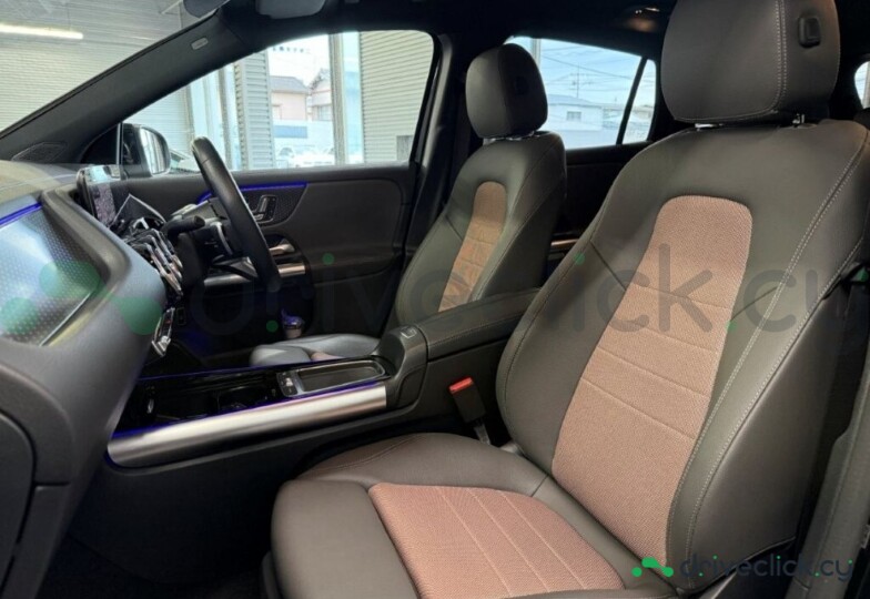 Mercedes EQA Black