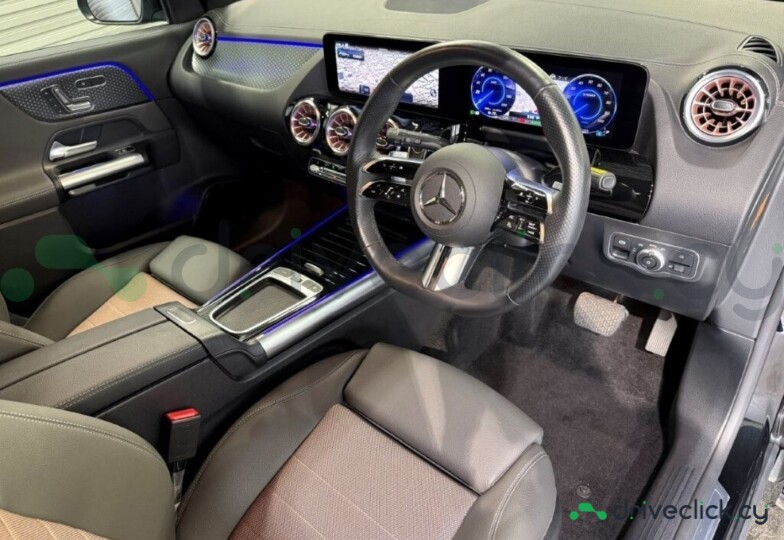 Mercedes EQA Black