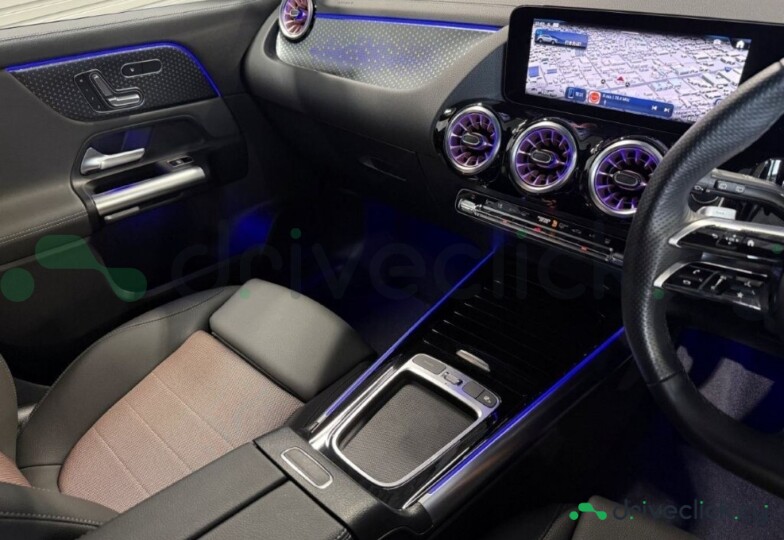 Mercedes EQA Black