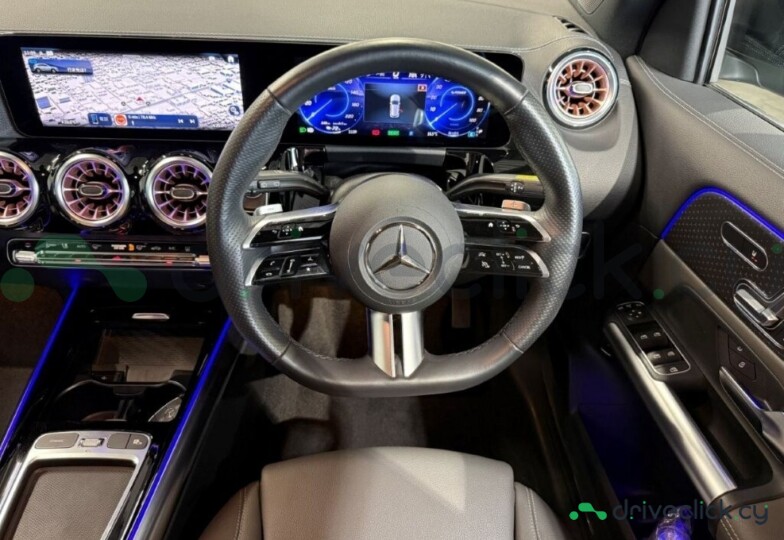 Mercedes EQA Black