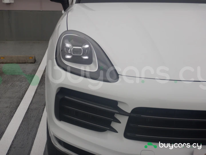 Porsche Cayenne White