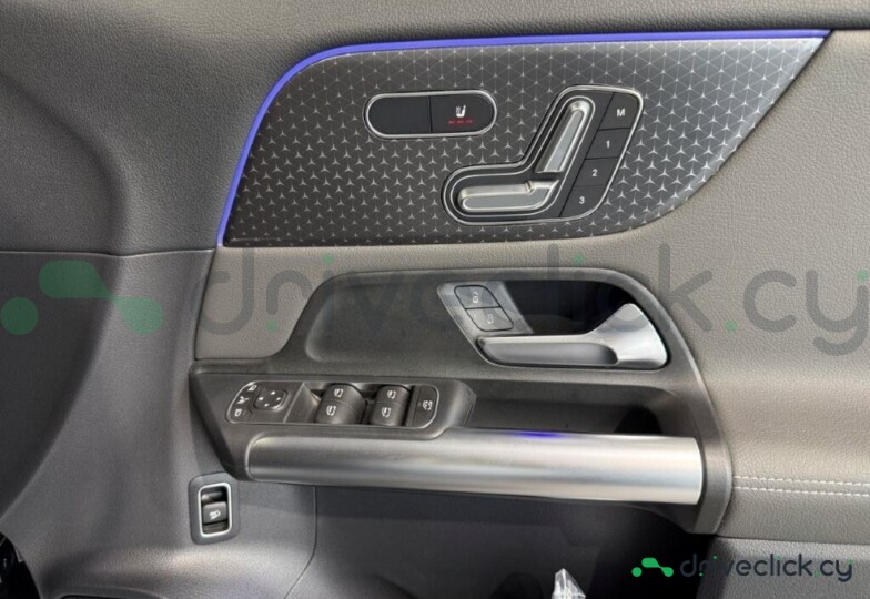 Mercedes EQA Black