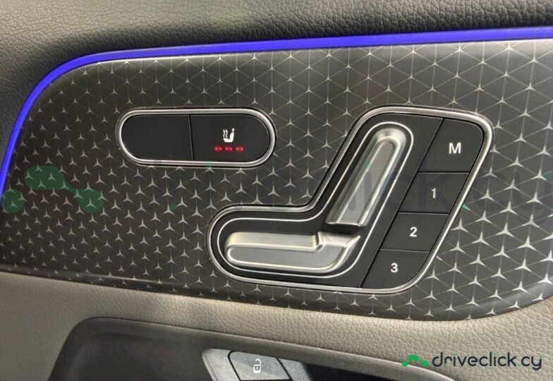 Mercedes EQA Black