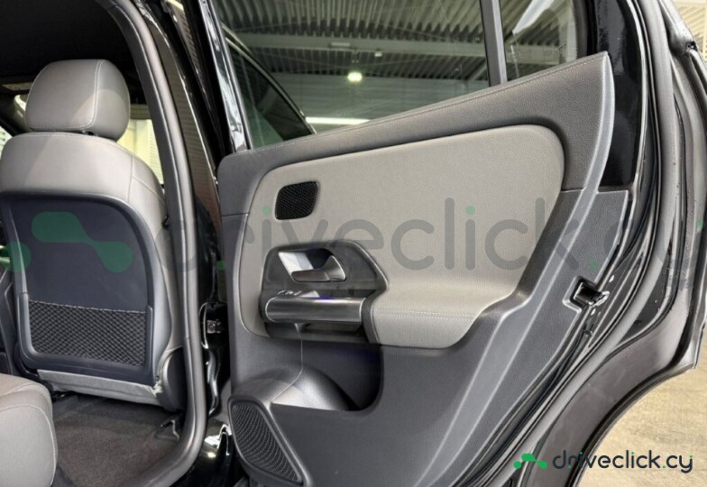 Mercedes EQA Black