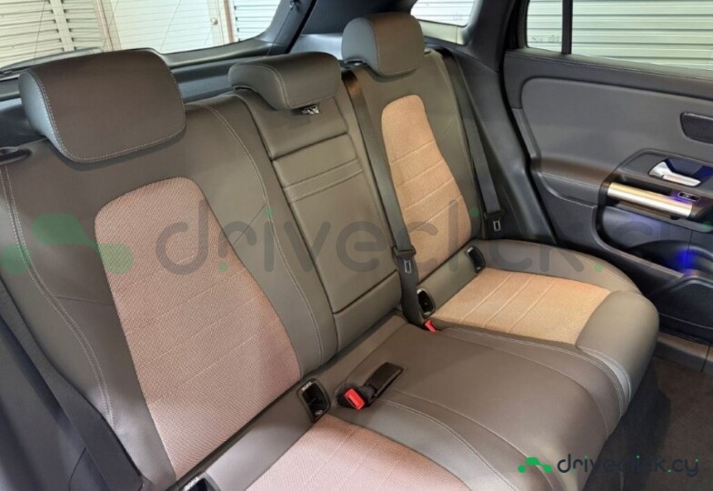 Mercedes EQA Black