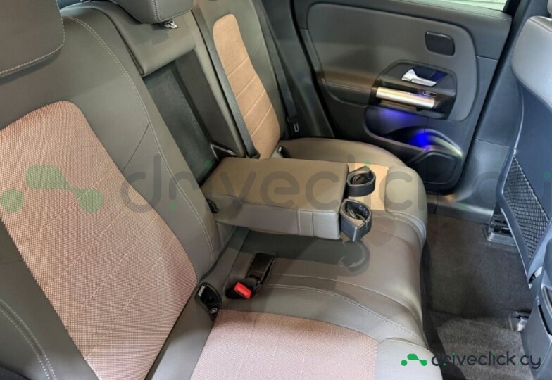 Mercedes EQA Black