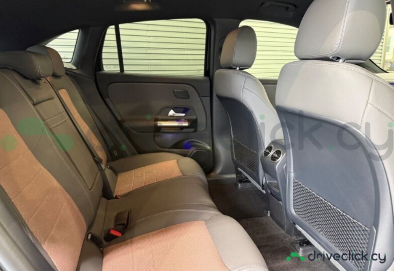 Mercedes EQA Black