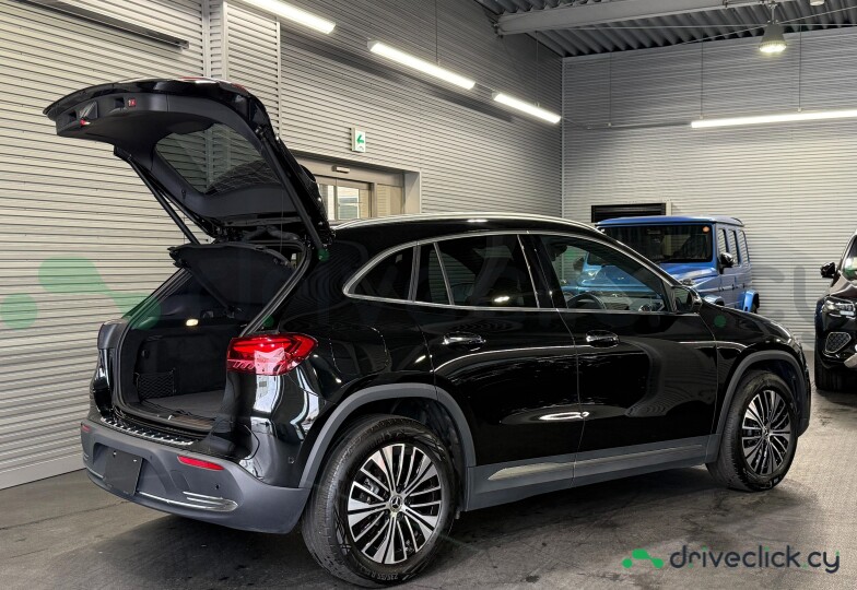 Mercedes EQA Black