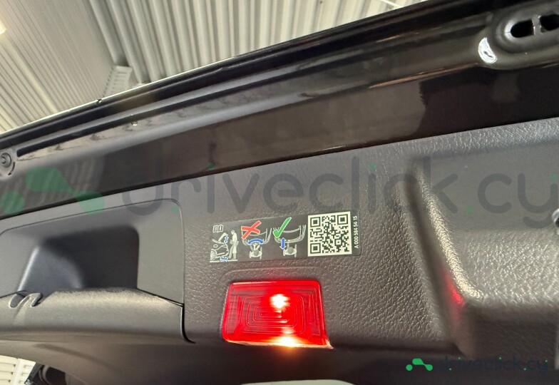 Mercedes EQA Black