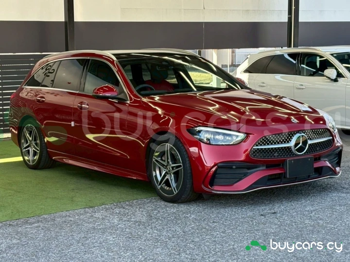 Mercedes C-class Красный