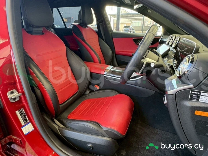 Mercedes C-class Красный