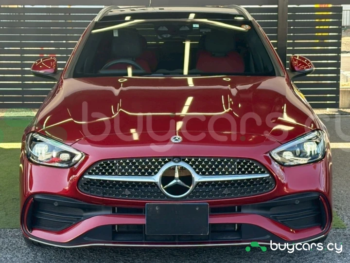 Mercedes C-class Красный