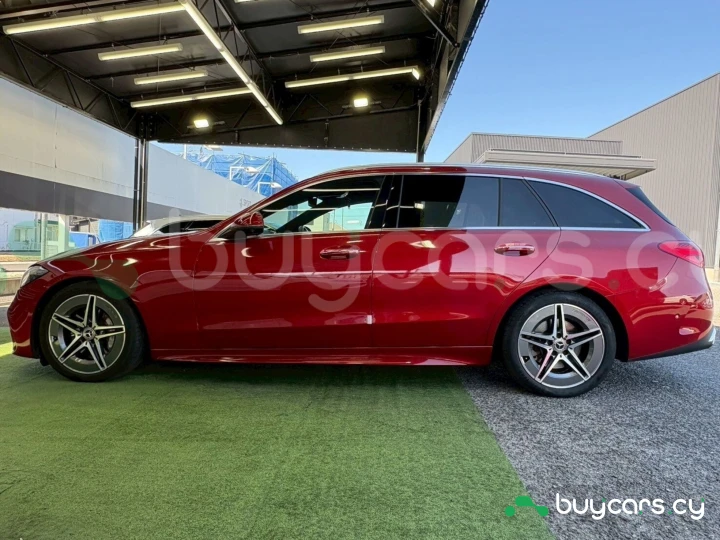 Mercedes C-class Красный