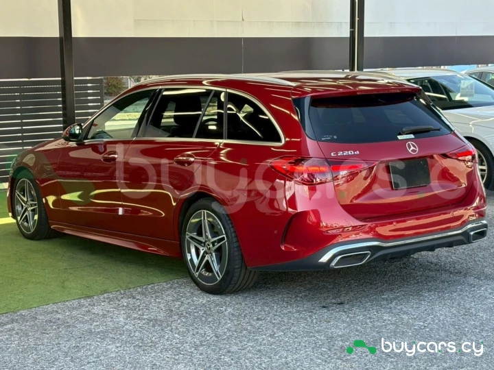 Mercedes C-class Красный