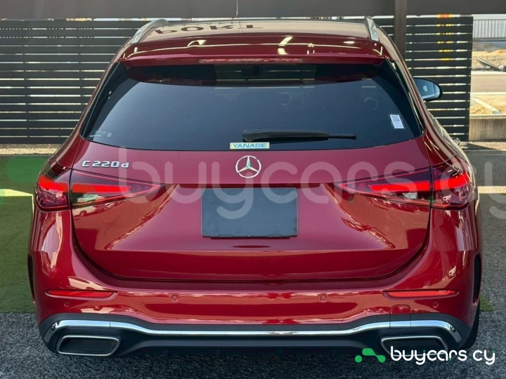 Mercedes C-class Красный