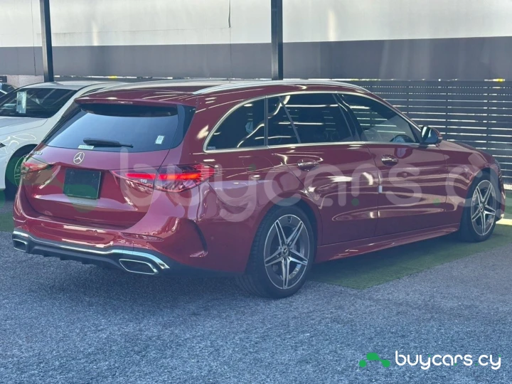 Mercedes C-class Красный