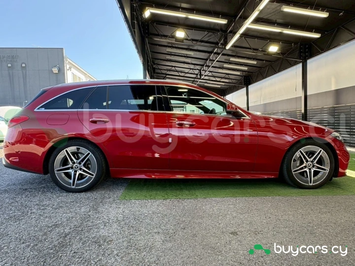 Mercedes C-class Красный
