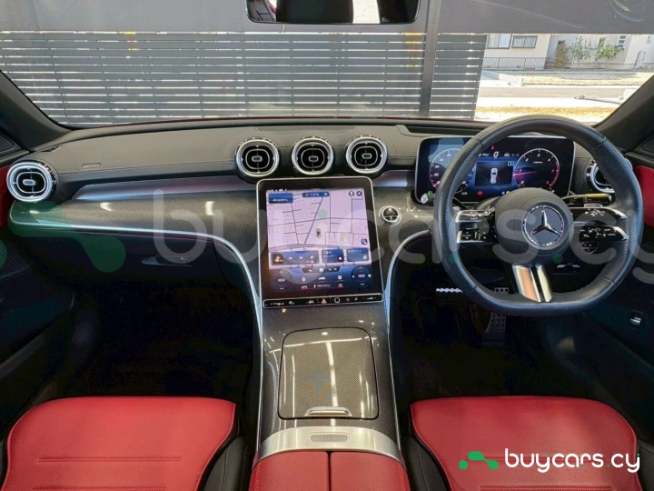 Mercedes C-class Красный