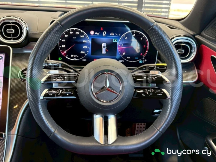 Mercedes C-class Красный