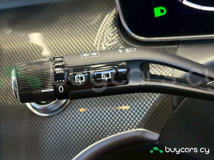 Mercedes C-class Красный