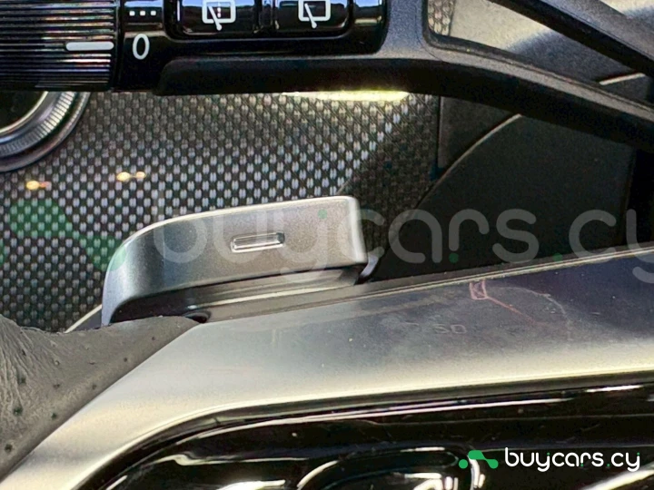 Mercedes C-class Красный