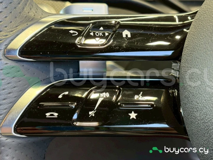 Mercedes C-class Красный